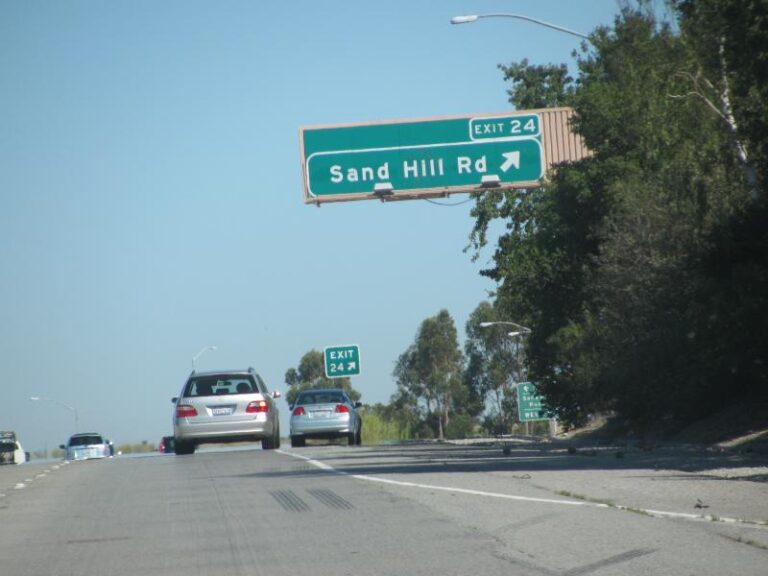 AI Reaches New High in Venture Deal Value Amid Fundraising Decline