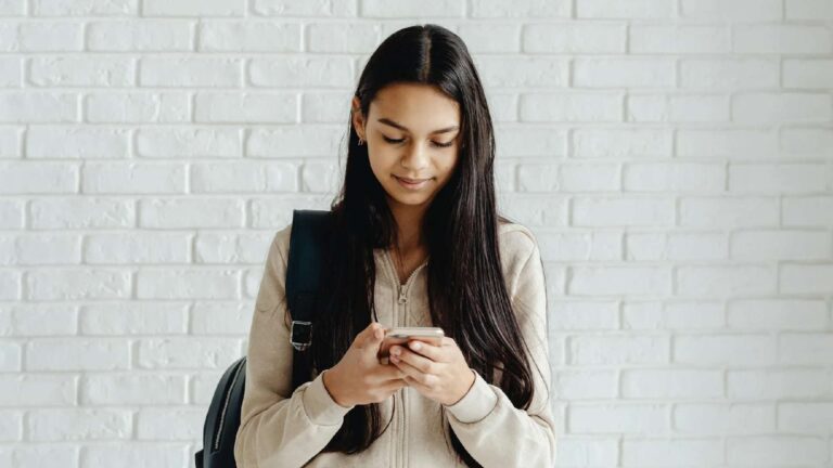 Exploring Phygital Shopping: Desi Gen Z Embraces New $860 Billion Trend