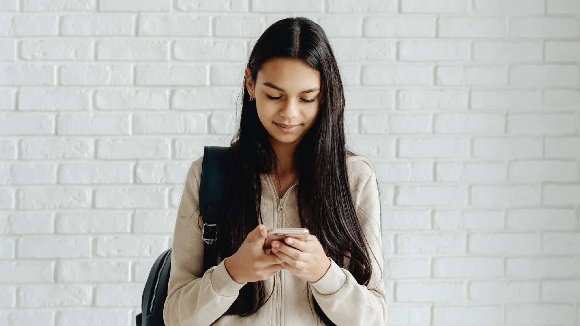 Exploring Phygital Shopping: Desi Gen Z Embraces New $860 Billion Trend