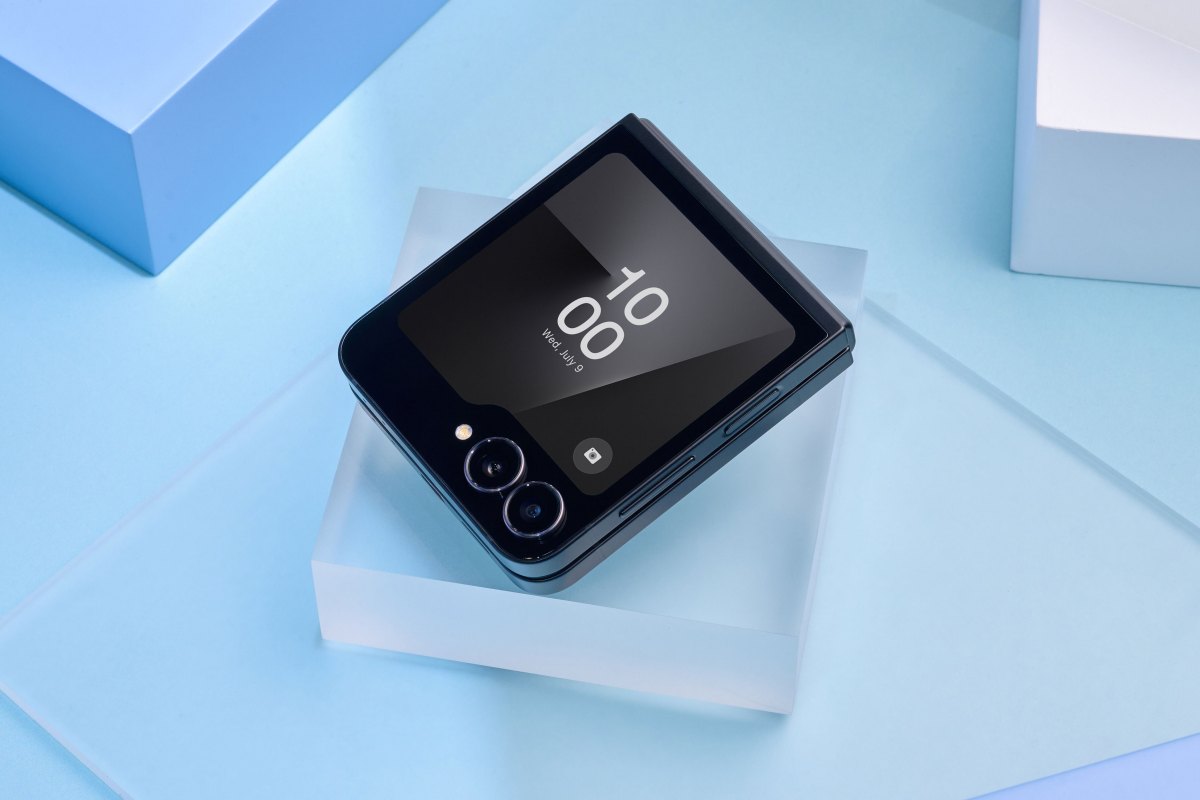 Samsung Set to Release Triple-Folding Phone This Year