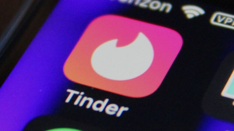 Tinder Leverages AI to Enhance User Profiles with Camera Roll Photos