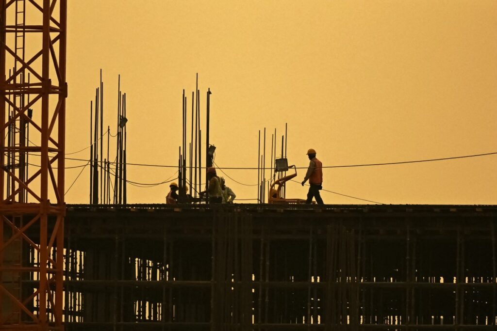 Construction Workers Reap Rewards from AI Industry Growth