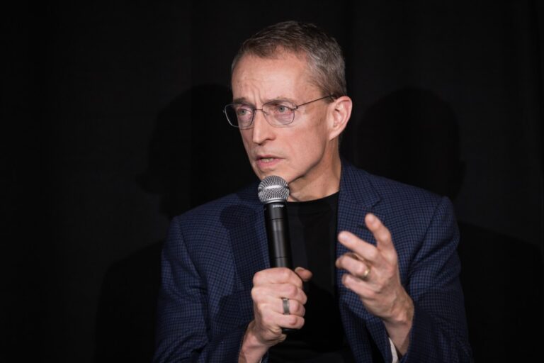 Pat Gelsinger Seeks Federal Support to Preserve Moore’s Law