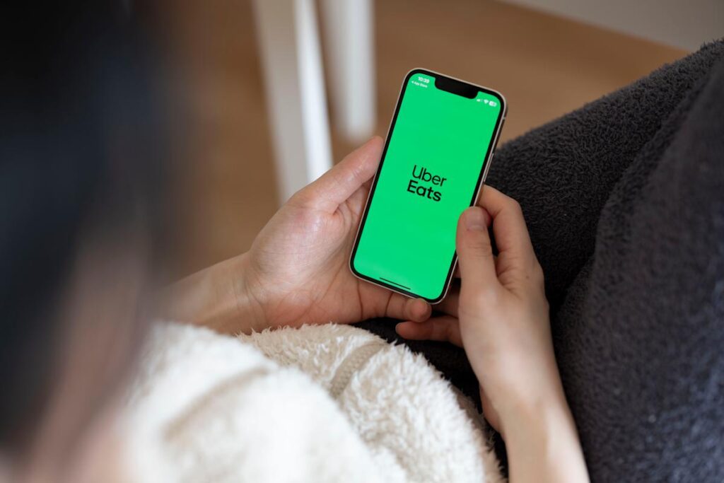 Uber Eats Introduces Cart Assistant: AI Boosts Grocery Shopping